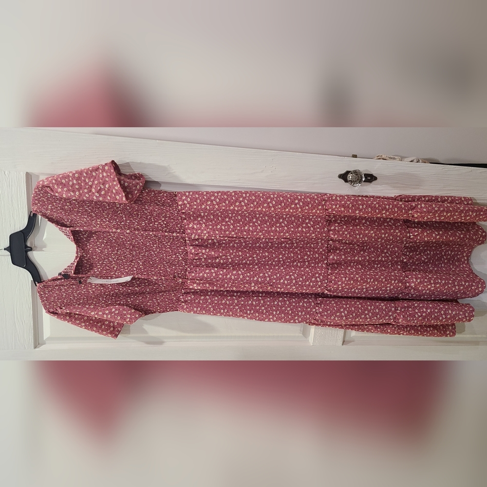 Pink flower summer dress, kandra, size L, but fit like a XL. It is too long.